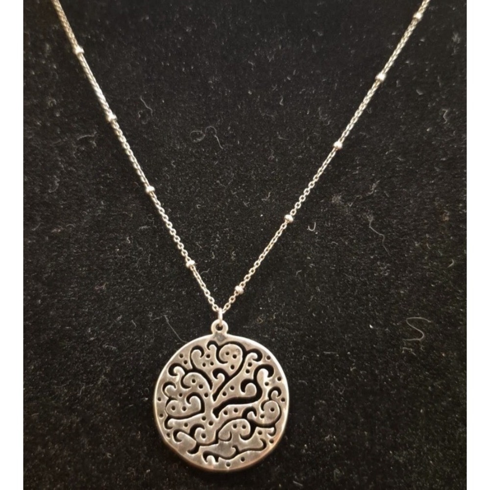 Silpada A cut above .925 Silver Necklace With Filagree Pendant And Earrings